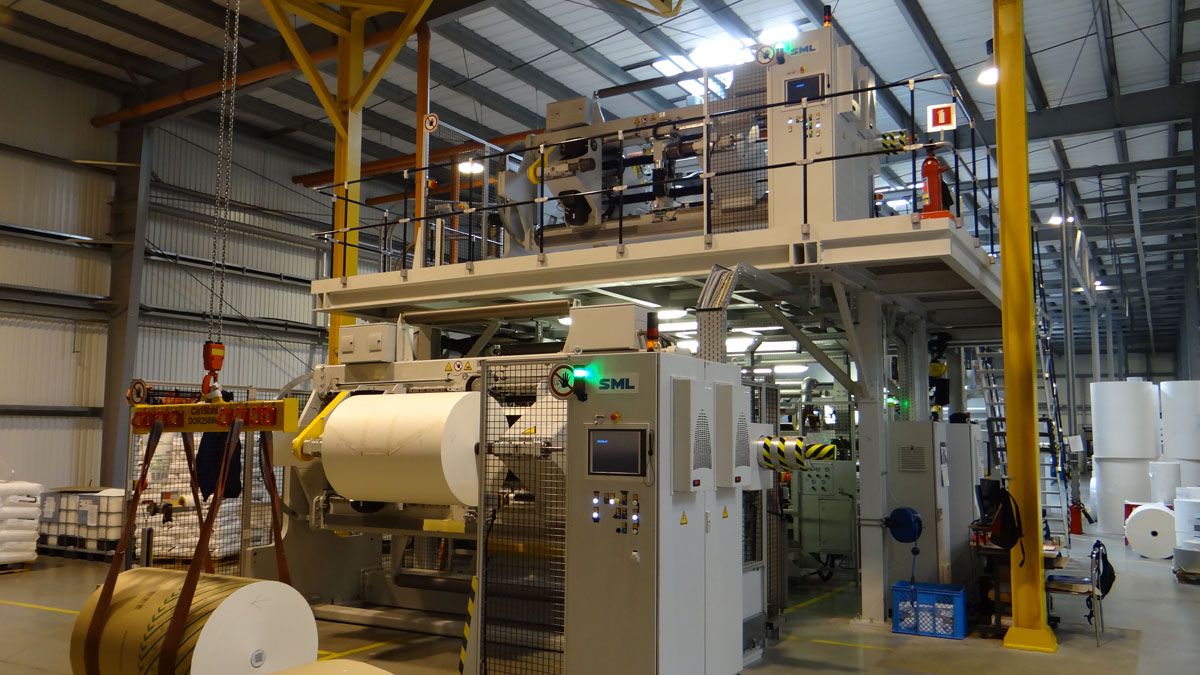 Hala produkcyjna UNIPACO — linie do powlekania i laminowania